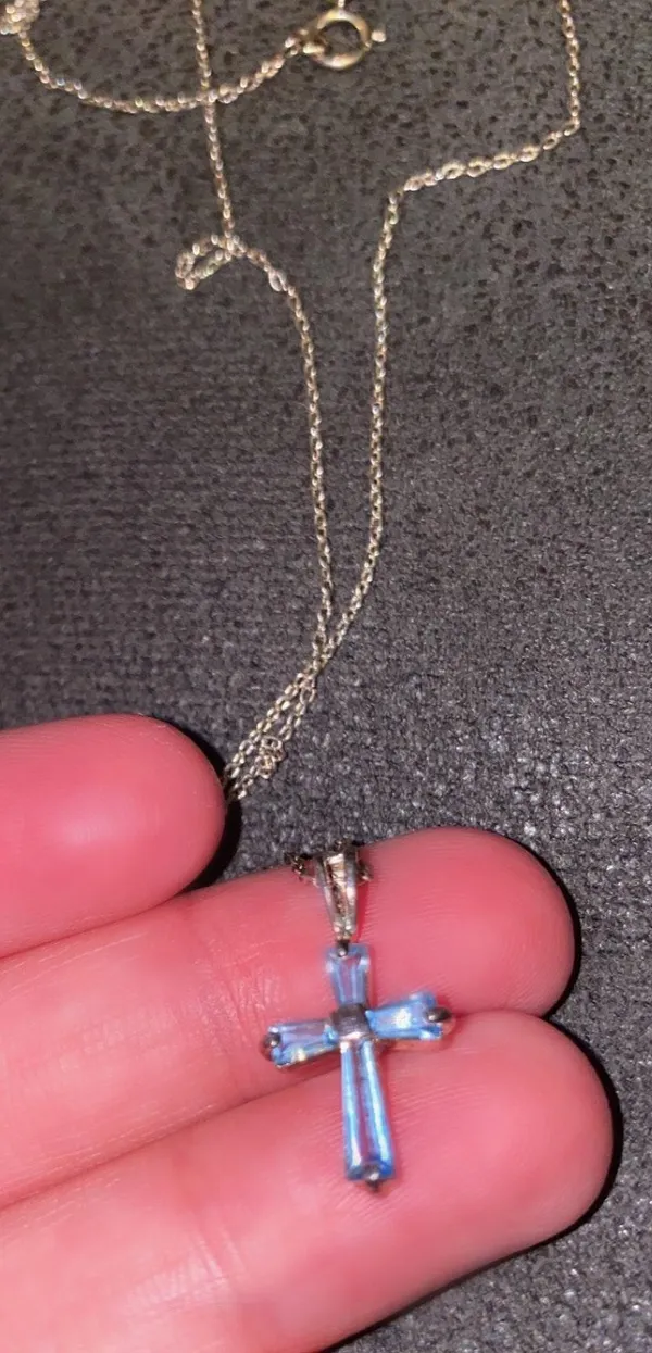 Notte Cross Necklace - Image 3