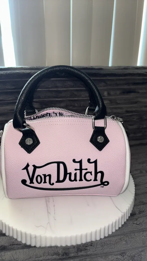 Sac bandoulière Von Dutch Mini Barrel Rose 🎀 - Image 2