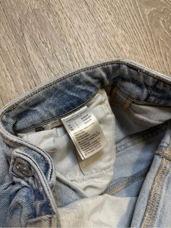 •AMERICAN EAGLE• MOM STRAIGHT JEANS - Image 5