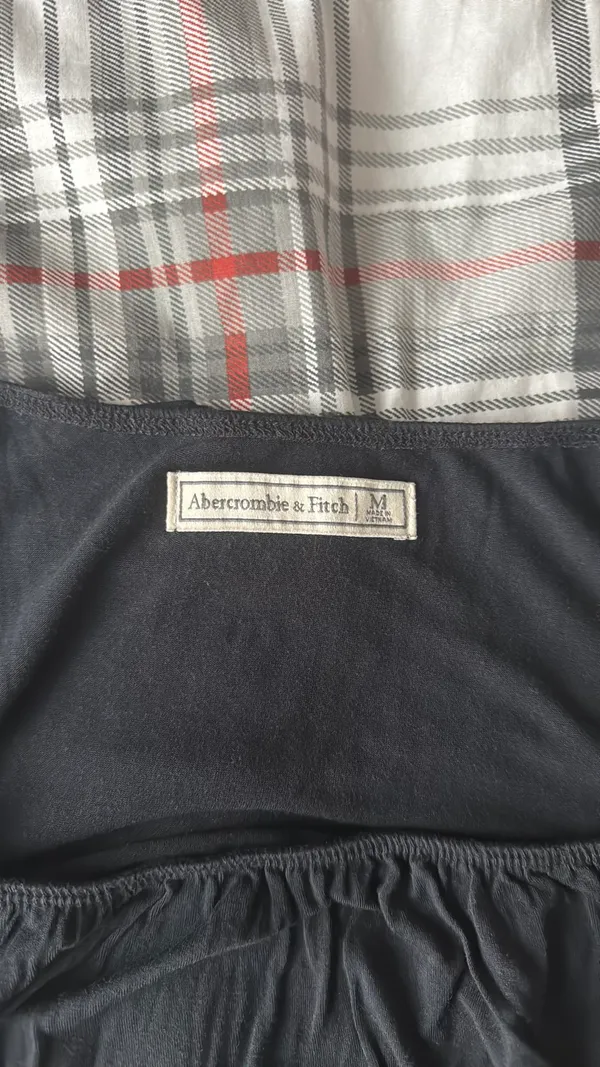 Abercrombie and Fitch Off the Shoulder Top - Image 2