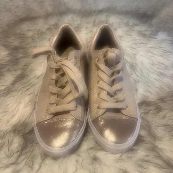 Women’s Beige Lace-Up Sneakers Size 8.5 - Image 5