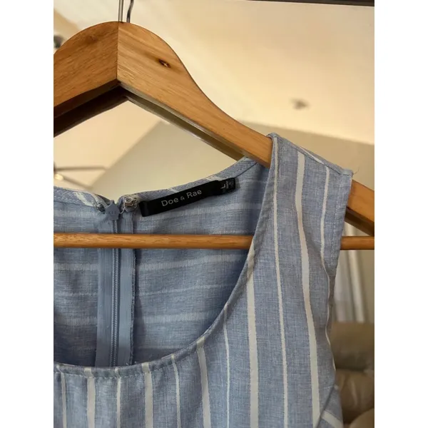 Doe & Rae Women's Blue Striped Sleeveless Shirt Large - Image 4