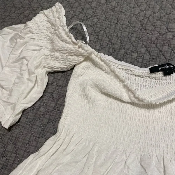 Women’s off the shoulders top Size L - Image 4