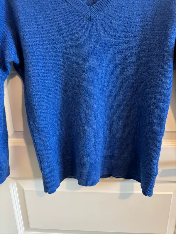 Tahari 100% ExtraFine Merino Wool Blue Sweater - Image 3