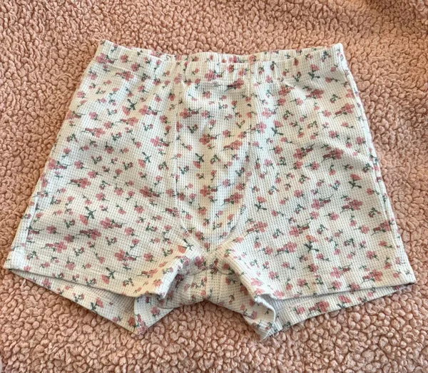 Edikted Waffle Shorts Knit Floral - Image 2