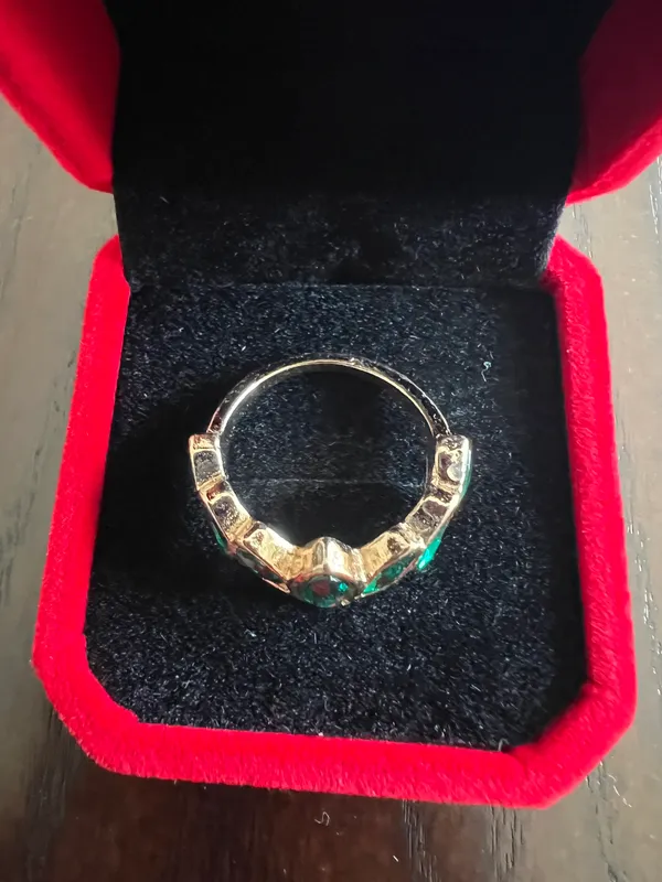 Gorgeous Gold Plated Faux Emerald Statement Ring Size 8 - Image 3