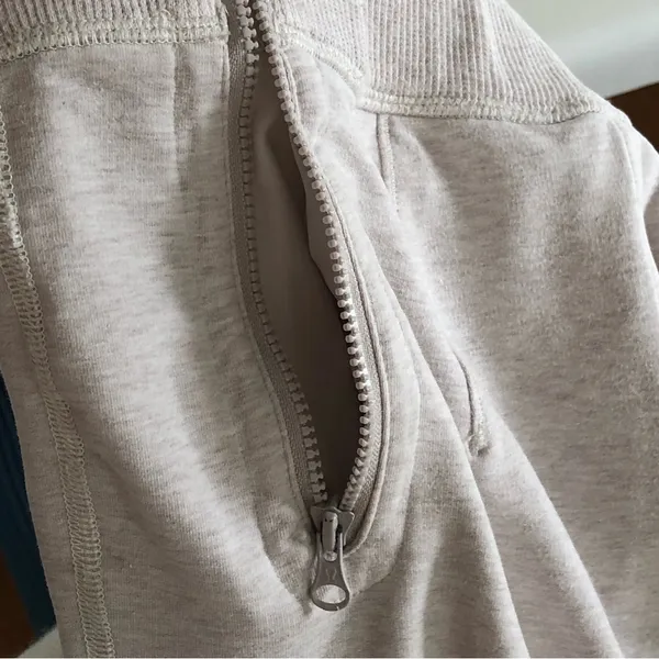 LuluLemon Sweat Pants with zip pockets 6 & Top Sz 4 - Image 8