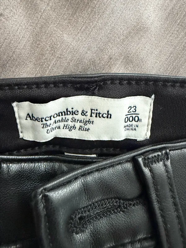 Abercrombie Jeans - Image 3
