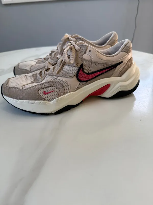Nike Women’s Cream Mesh Sneakers with Pink Swoosh - Image 4