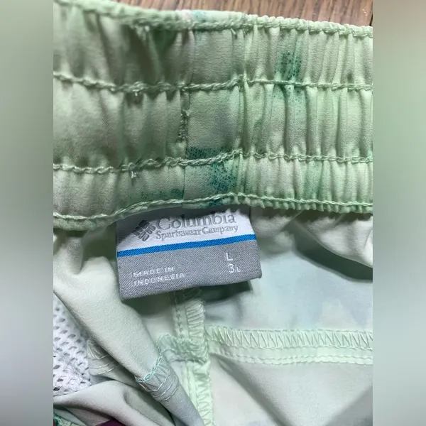 Columbia green shorts large - Image 4