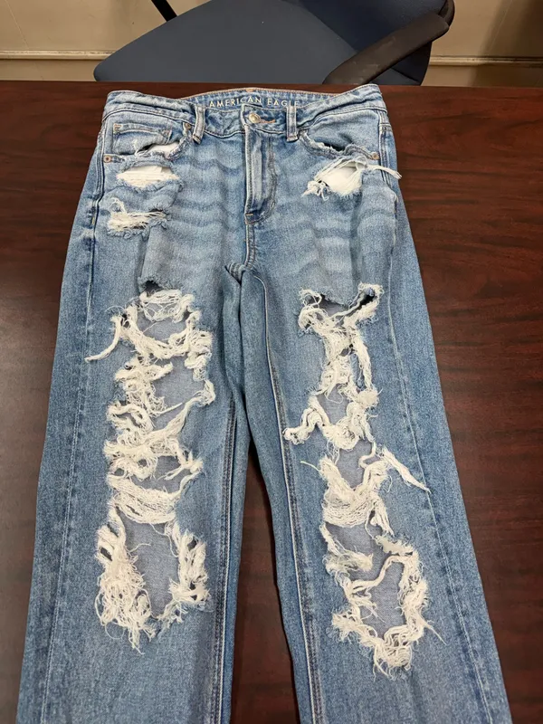 American Eagle Stretch Distressed Mom Jeans Size 4 Long - Image 2