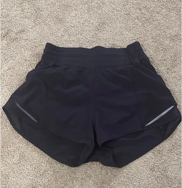 Lululemon Shorts Hotty Hot 2.5" Black - Image 2