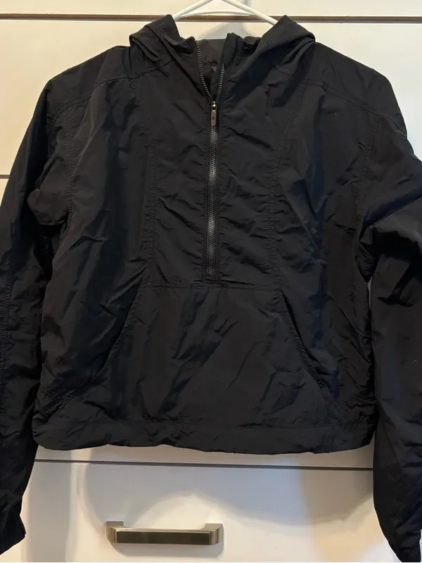 Lululemon Hit Reset 1/2 Zip Jacket
Black - Image 2