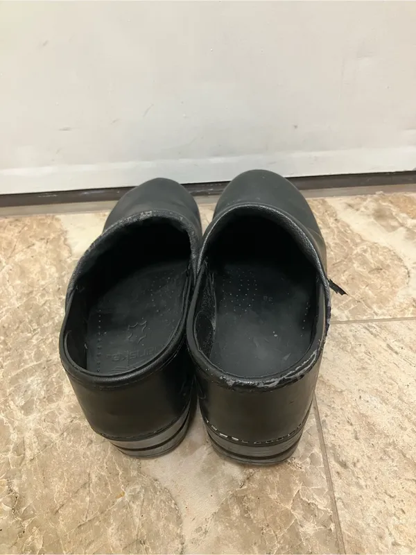 Dansko Professional Black Leather Clogs 7.5 - Image 2