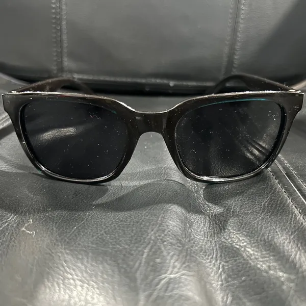 Stylish Black Sunglasses - Image 2