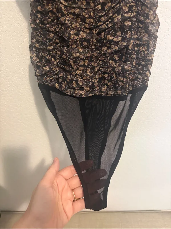 ee:some floral Print Ruched Black Bodysuit Medium - Image 4