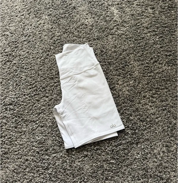 ALO Yoga White High-Rise Bike Shorts with Logo - Image 5