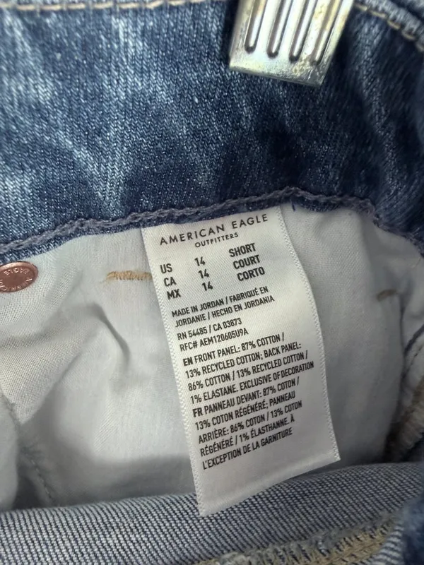 American Eagle Distressed Strigid Curvy Mom Jeans Medium Wash Size 14 SHORT EUC - Image 10