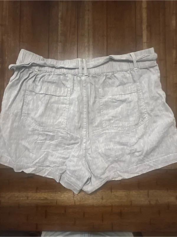 Lou & Grey paper bag shorts linen blend size XL - Image 4