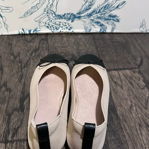 Chic Black and Cream Women's Flats Size 7 - Image 2