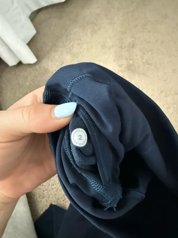Navy Lululemon Leggings - Image 6