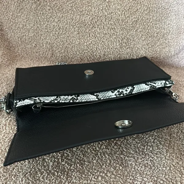 Steve Madden clutch crossbody purse black/snake print with‎ silver chain - Image 3