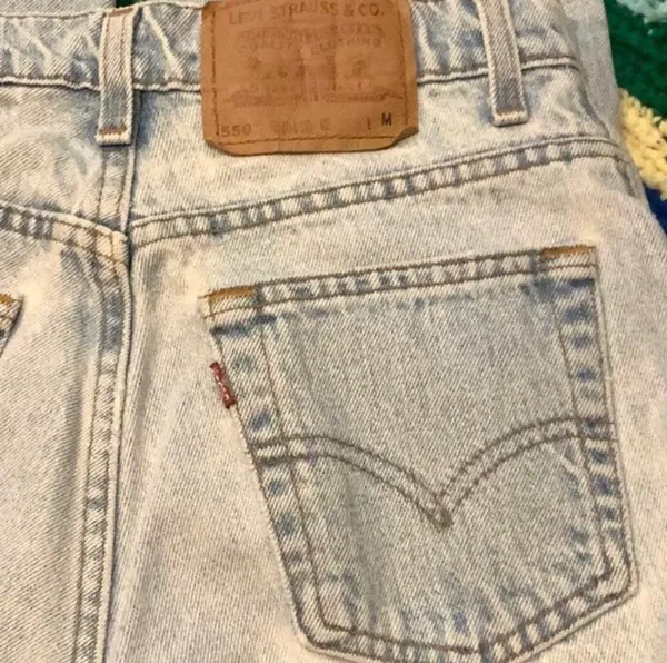 Levi's Vintage 550 Relaxed Fit Mom Jeans - Image 4