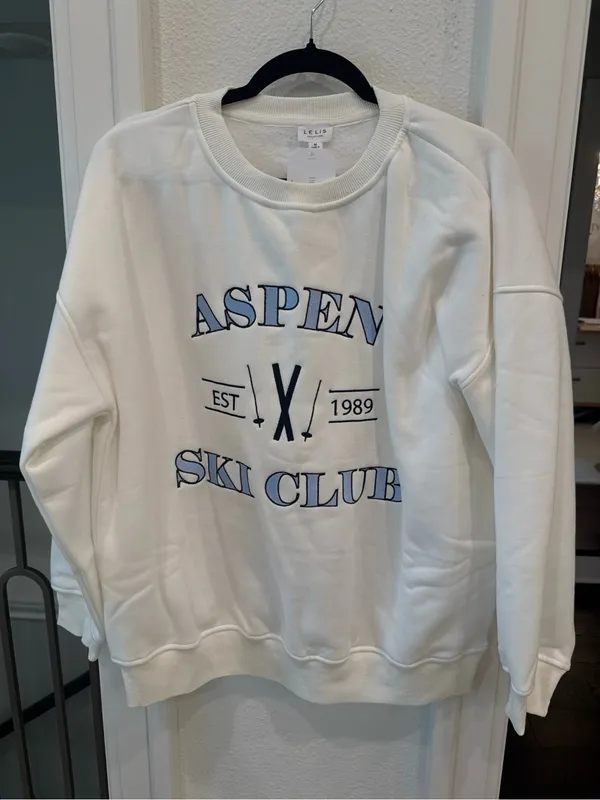 Le Lis Aspen Ski Club White Graphic Crewneck Sweatshirt Medium NWT - Image 2