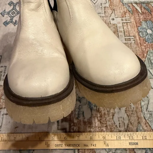 Free People James Chealsea Cream leather and Black Heeled Boots size 7 - Image 9