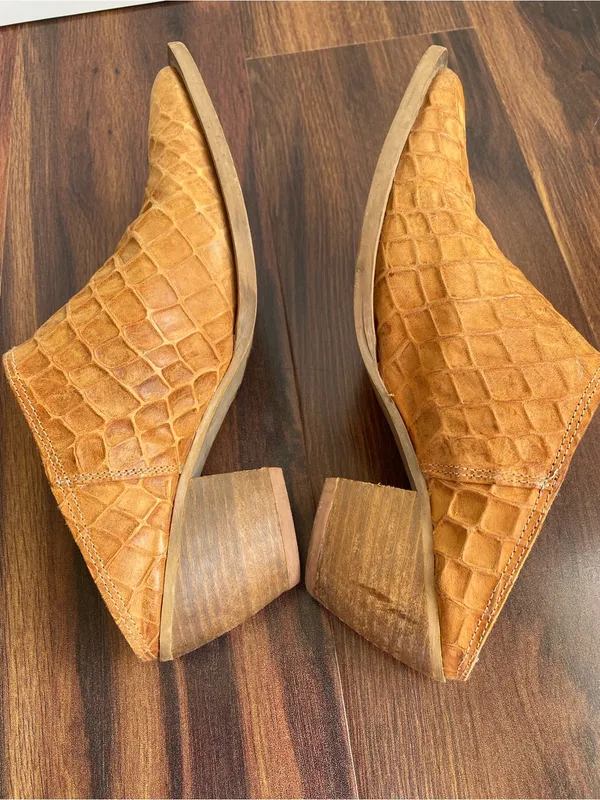 Free People Stacked Heel Pointy Toe Western Mules Pirarucu Sz 38 (7/7.5) - Image 4