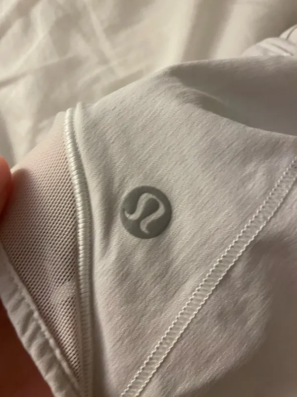 Lululemon Shorts 2.5" - Image 2