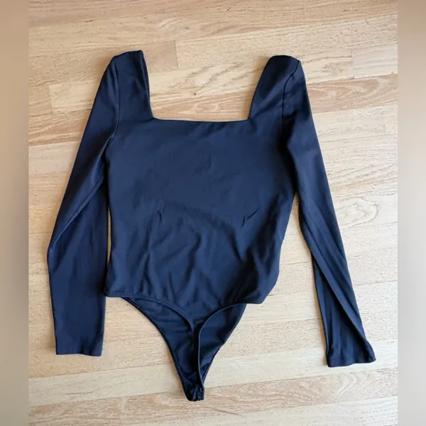 Aritzia Babaton Black Long Sleeve Bodysuit - Image 4