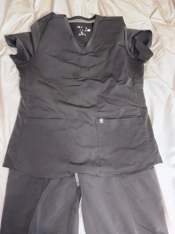 Fabletics Scrub Set - Image 4