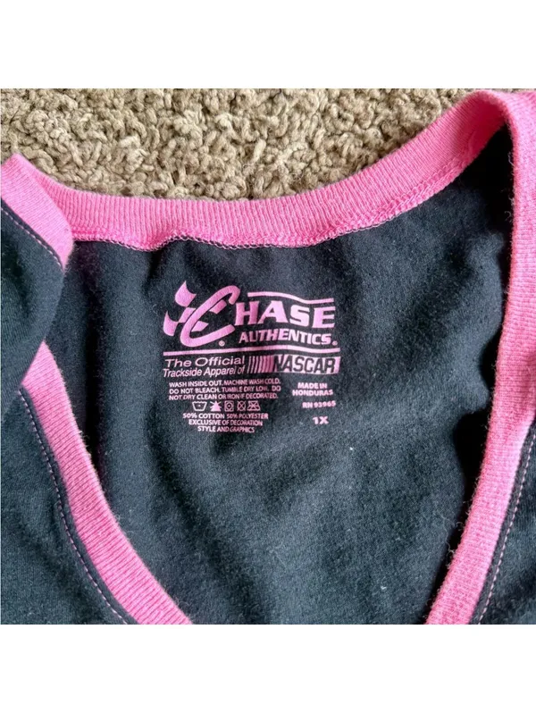 Women's Size XL Chase Authentics Stewart Black and Pink V-Neck Tee - Image 4