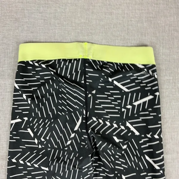 Nike‎ Pro Leggings Womens M Black Geometric Capri Compression Yoga Gym Pants - Image 10