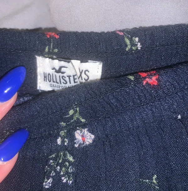 Hollister Floral Shorts - Image 4