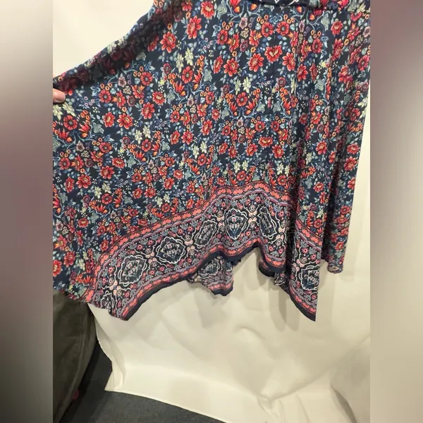 Band of Gypsies Asymmetrical Hem Floral dress size large - Image 2