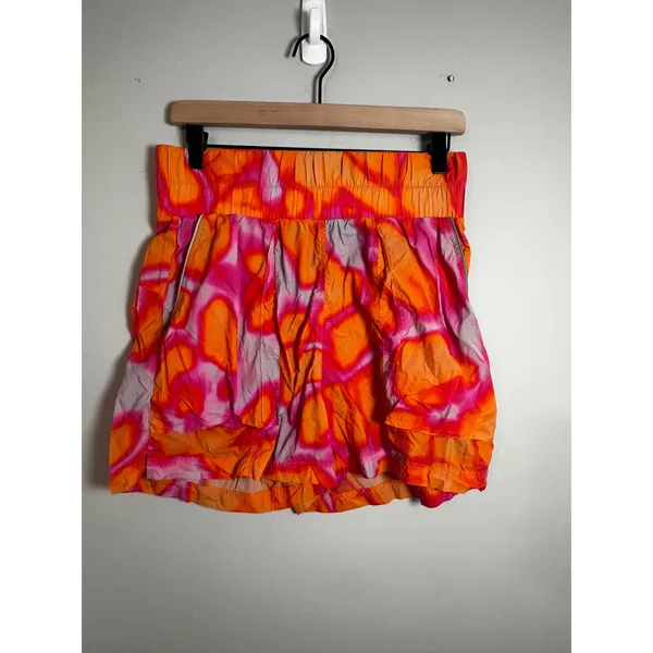 Fabletics Ultra High-Waisted Piped Nylon Shorts Pink Orange Tie Dye Small‎ - Image 3