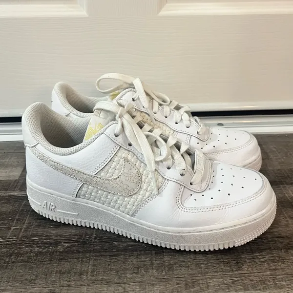 NIKE Women Air Force 1 ‘07 SE in White Sail Lemon Wash - Image 2