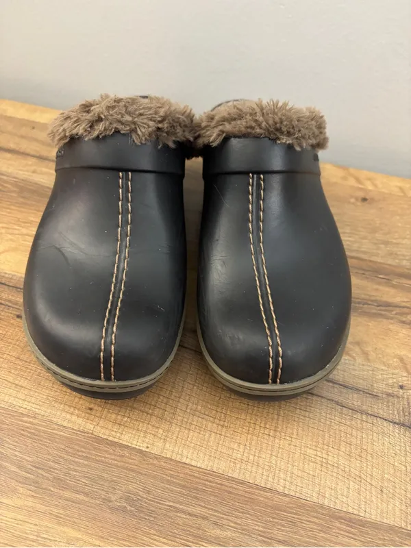 Crocs Eva Faux Fur Lined Wedge Clogs Mules Brown - Image 4