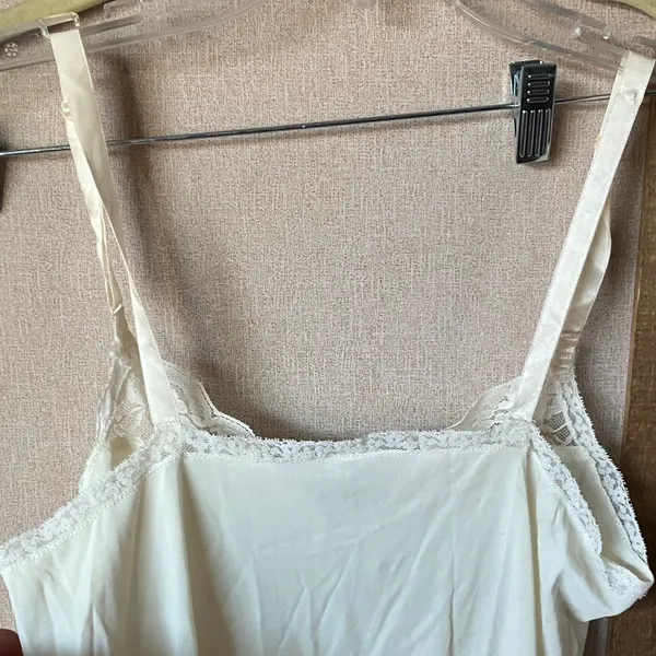 FINAL MARKDOWN Lace Trim vintage slip 36 - Image 9
