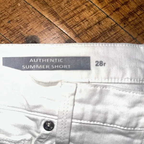 Gap white minimalist classic size 28R authentic summer shorts - Image 2