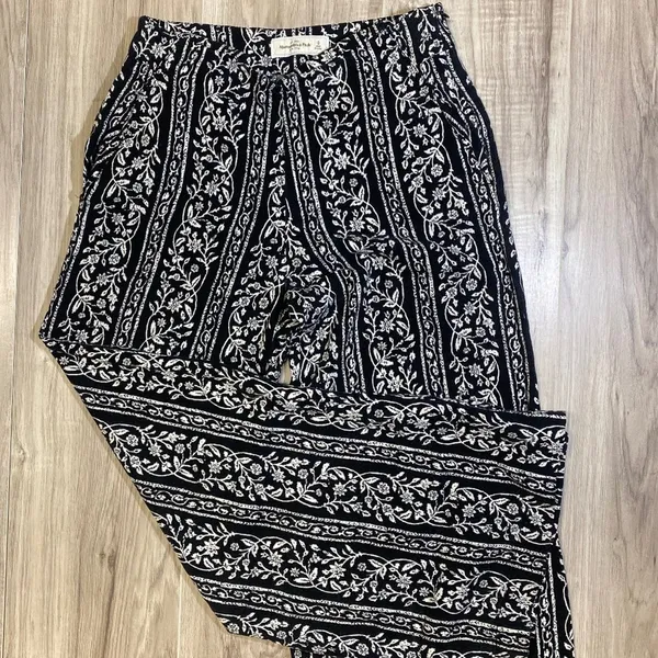 Abercrombie & Fitch Bohemian Floral Pattern Flare Leg - 0 - Image 2