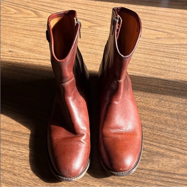 FRYE 7.5 Melissa Button Short Leather Boots - Image 7