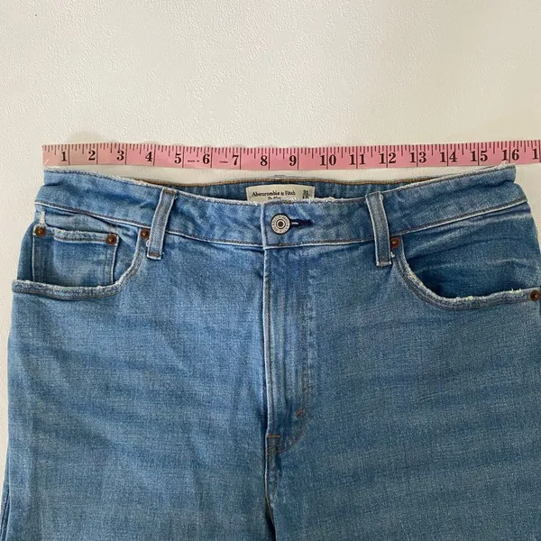 Abercrombie & Fitch Curve Love Mom High Rise Jeans Size 31/12 Light Wash - Image 5