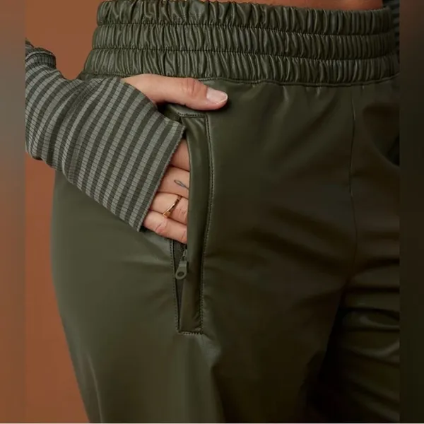 NWT OFFLINE By Aerie Real Luxe Faux Leather Wide Leg Pant in Green Size L - Image 13