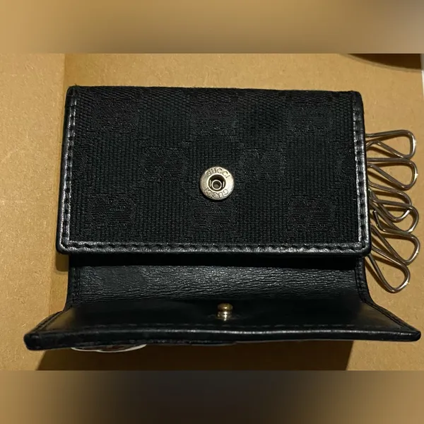 Gucci Black Leather Card Holder with Gold Logo - Image 6