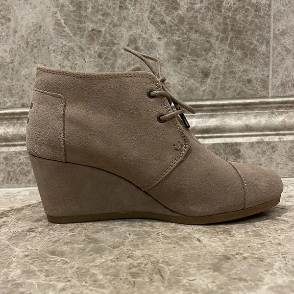 Toms Kala Desert Wedge Bootie Size 7.5 Suede Taupe Lace Up Boot - Image 4