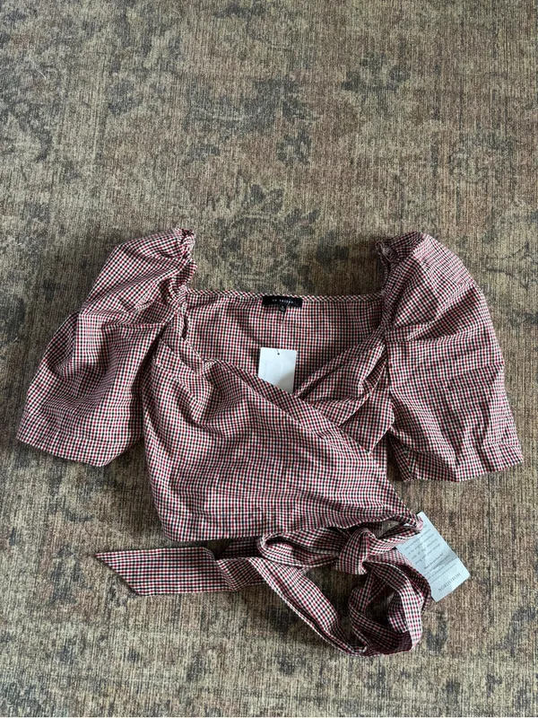 NWT En Saison Red Gingham Wrap Crop Top Size Small - Image 3