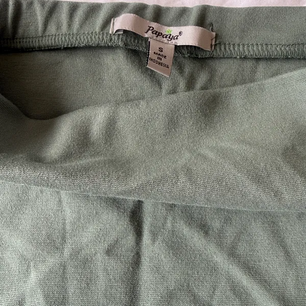 ✨ Sage Green Mini Skirt | Y2K Aesthetic | Side Slit Bodycon | Soft Stretch | Papaya Size S ✨ - Image 2